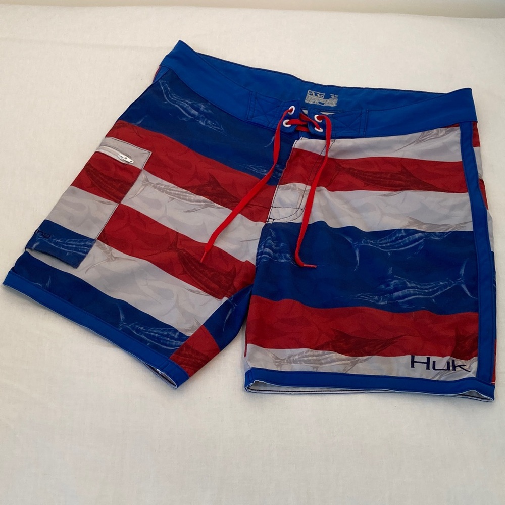 Huk performance fishing board shorts fish pattern 32